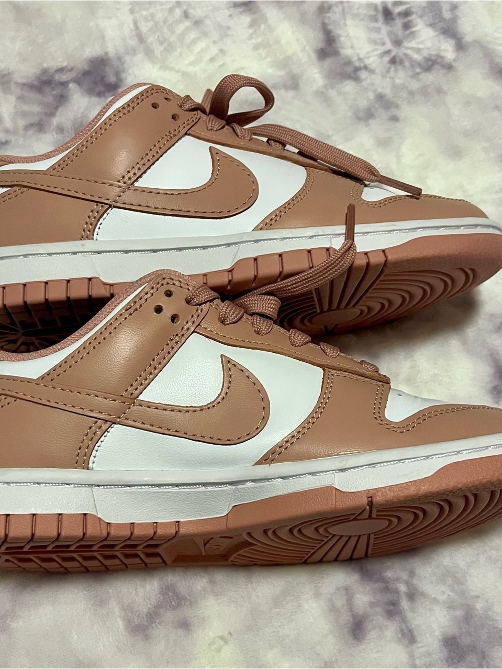 Nike Girls Low-Top Sneakers in Dusty Rose and White - Picture 2 of 6